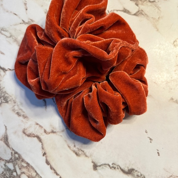 Hair Scrunchies 2 Gigantic Rust Velvet No Ouch - Picture 4 of 6
